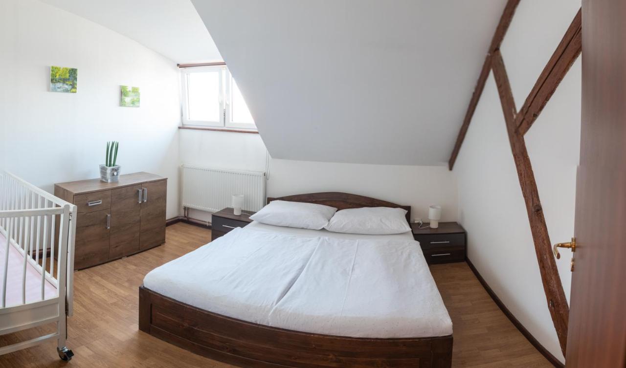 Podkrovni Apartman S Vyhledem Na Namesti Lomnice nad Lužnicí المظهر الخارجي الصورة