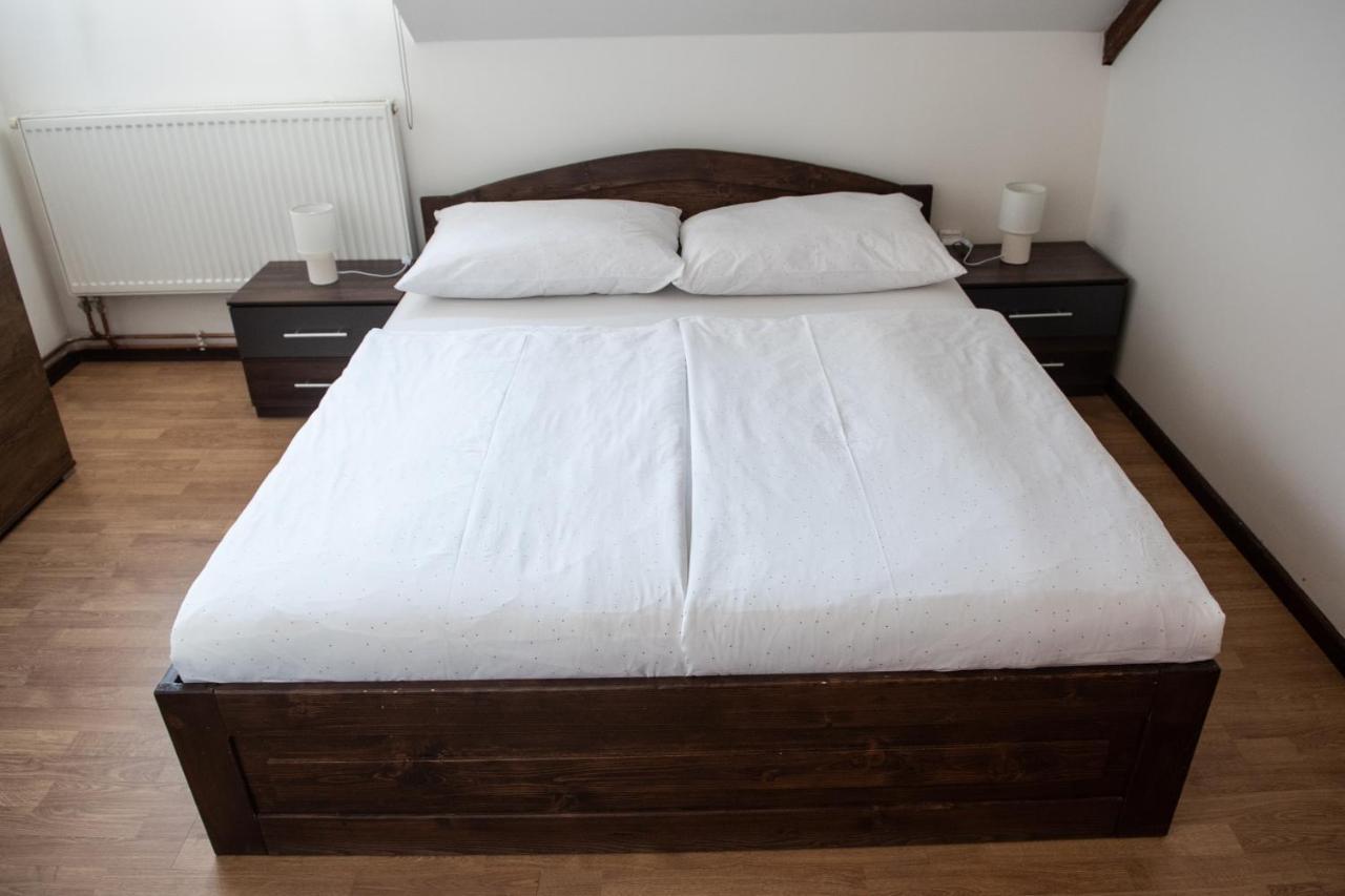 Podkrovni Apartman S Vyhledem Na Namesti Lomnice nad Lužnicí المظهر الخارجي الصورة